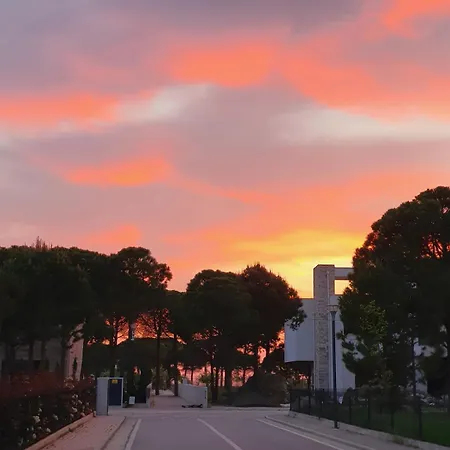 公寓 Sunset Seaside 2br With Large Balcony At San Pietro Gjiri I Lalzit *